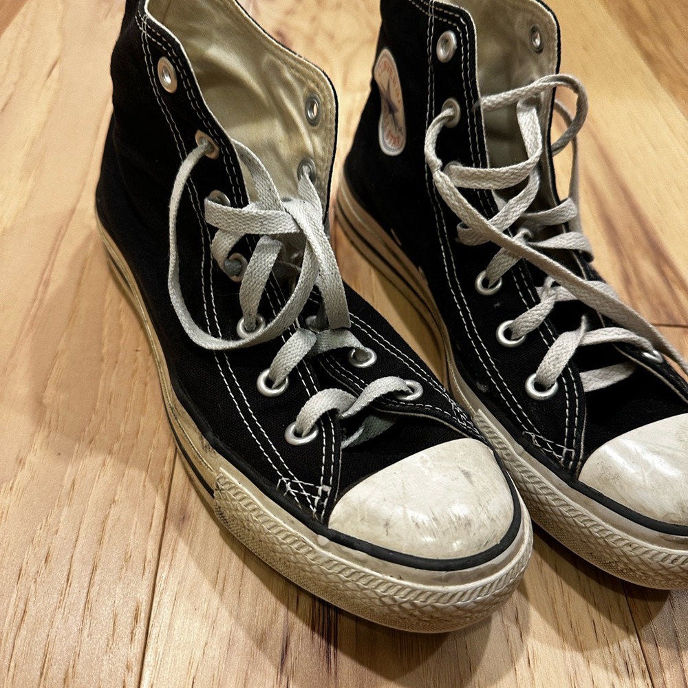 Used Converse (womens 9)
